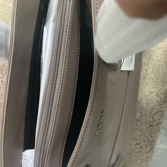 Dkny limited edition leather tote !! - Picture 4 of 7